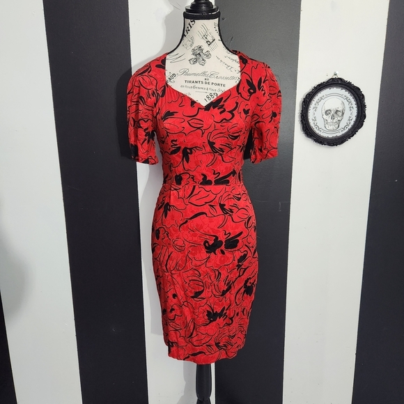 Vintage Dresses & Skirts - Vintage Scarlet and Ebony Patterned Midi Dress